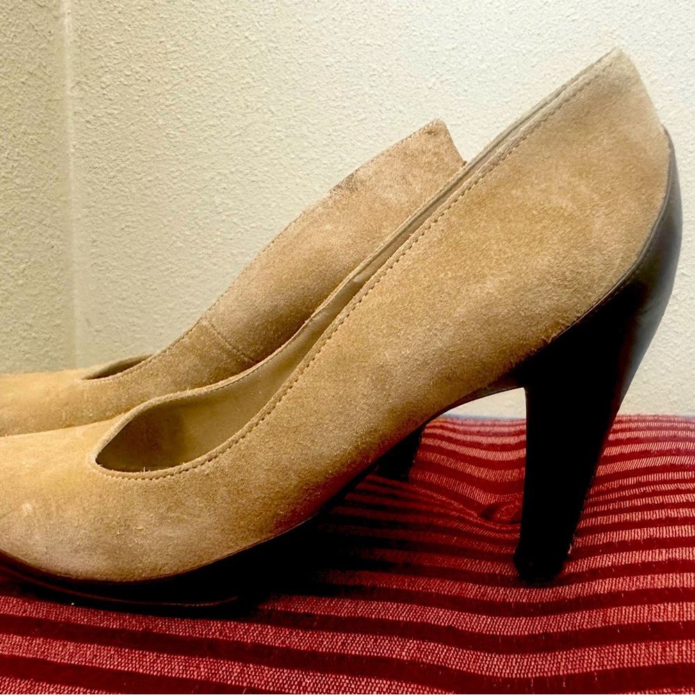 Vintage Ferragamo brown and tan suede pumps (sz 5.5)